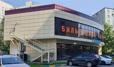 Двухэтажный торговый центр в Химках